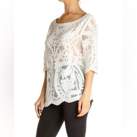 Laundry By Shelli Segal - Beautiful Lace Top in shade “Vanilla Ice”.  NWT!! - Picture 2 of 7